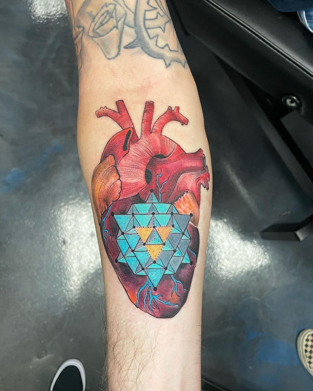 geometric-heart-tattoo